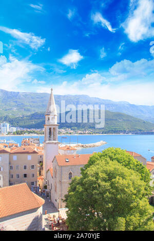 Belle vue sur la vieille ville de Budva au coucher du soleil, Budva, Monténégro Banque D'Images