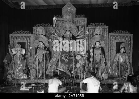 Aram Bagh Durga Puja , Aram Bagh , Jhandewalan , New Delhi , Inde, Dt-05 Oct 2019.Vue de Durga Puja Pandal Idiol sous Banque D'Images