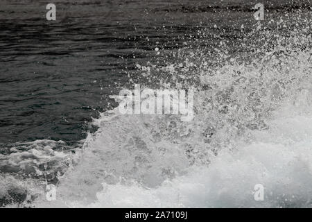 Arrière-plan d'un jet d'eau et les gouttelettes d'eau laissée dans le sillage d'un bateau à réaction Banque D'Images