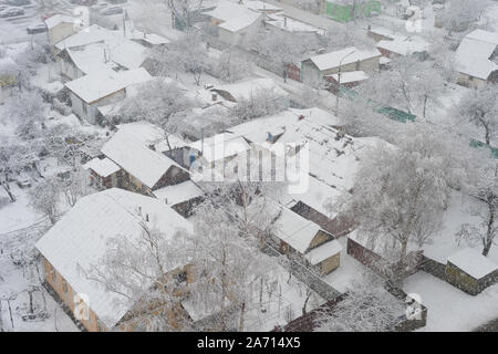 Voir l'aerail de zone résidentielle et privat bâtiments en hiver neige jour, Kiev, Ukraine Banque D'Images