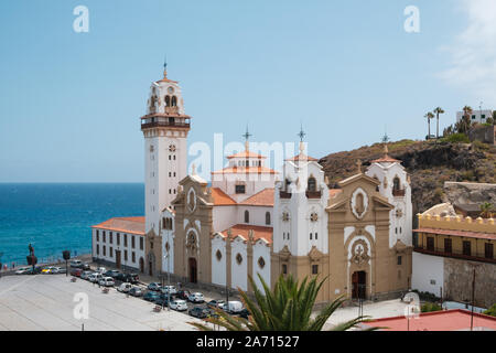 Tenerife, Espagne - Août, 2019 : Belle vieille église, la basilique de Candelaria à Tenerife, Îles de Canaries, Espagne Banque D'Images