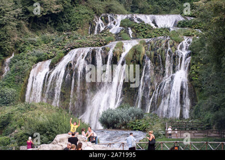 165 m de haut total Cascata delle Marmore (Marmore) dans la région de Marmore, Ombrie, Italie. 22 août 2019, créé par les romains, est l'homme le plus haut Banque D'Images