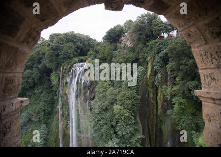 Plus de 83 m de chute de 165 m de haut total Cascata delle Marmore (Marmore) dans la région de Marmore, Ombrie, Italie. 22 août 2019, créé par les anciens Romains Banque D'Images