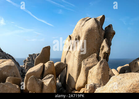 Les roches de granit de forme bizarre sur Capo Testa, le point le plus au nord de la Sardaigne, Santa Teresa di Gallura, Olbia-Tempio, Italie. Banque D'Images