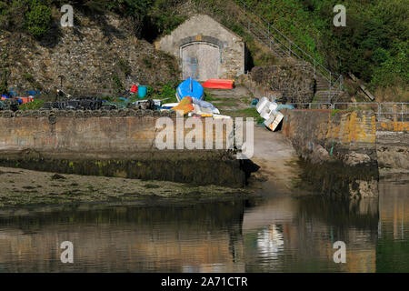 Abri de bateau, port de Cobh, dans le comté de Cork, Irlande Banque D'Images