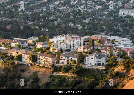 Tôt le matin, vue sur colline maison près de Los Angeles et à Burbank Glendale, Californie. Banque D'Images