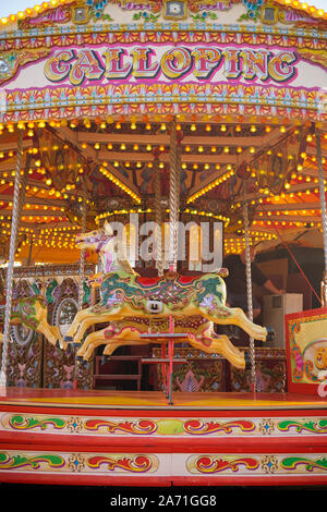 Brighton Beach Carousel au vieux marche dans le sud de l'Angleterre. Banque D'Images