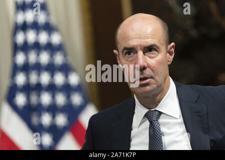 Washington, United States. 29 Oct, 2019. La ministre du Travail, Eugene Scalia participe à une réunion de l'Équipe spéciale interinstitutions pour surveiller et combattre la traite des personnes (GTIP), à l'Eisenhower Executive Office Building à Washington, DC le mardi 29 octobre 2019. Photo de Chris Kleponis/UPI UPI : Crédit/Alamy Live News Banque D'Images