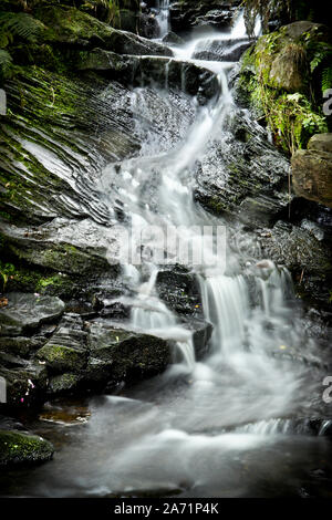 Dolly folie cascade dans le Yorkshire Banque D'Images