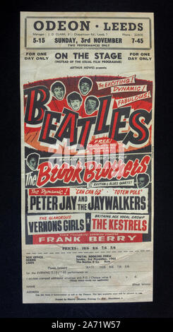 Souvenirs de réplique au sujet des The Beatles : Affiche publicitaire de la performances des Beatles à l'odéon Leeds, 3 novembre 1963. Banque D'Images