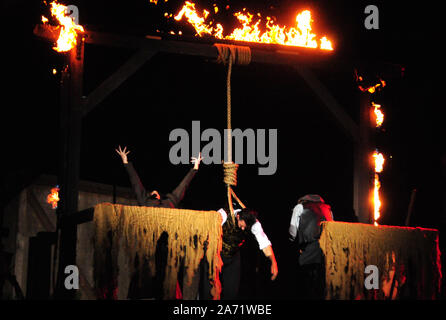 Buena Park, California, USA 27 octobre 2019 Une vue générale de l'atmosphère dans la pendaison Show le 27 octobre 2019 à Knott's Scary Farm à Buena Park, Californie, USA. Photo de Barry King/Alamy Stock Photo Banque D'Images