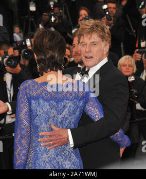 CANNES, FRANCE. 22 mai 2013 : Robert Redford & épouse Sibylle Szaggars au gala d'avant pour son film "Tout est perdu" au 66e Festival de Cannes. © 2013 Paul Smith / Featureflash Banque D'Images
