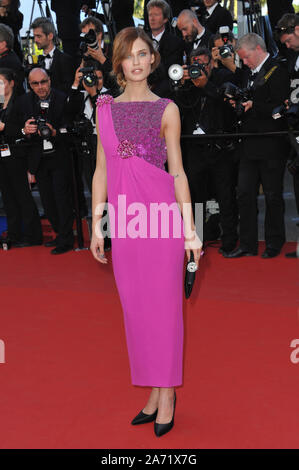 CANNES, FRANCE. 24 mai 2013 : Bianca Balti lors de la première de "l'Immigré" au 66e Festival de Cannes. © 2013 Paul Smith / Featureflash Banque D'Images