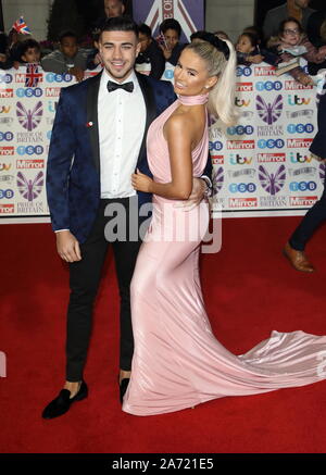 Tommy Fury et Molly-Mae Haye sur le tapis rouge à la fierté de la Grande-Bretagne du Daily Mirror, Awards, en partenariat avec le BST, à l'hôtel Grosvenor House, Park Lane. Banque D'Images