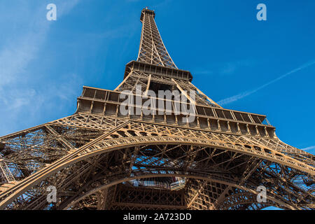 La verticale de la Tour Eiffel à Paris, France, Europe Voyage - octobre Banque D'Images