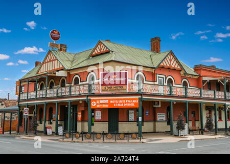 L'extérieur de l'ancien pub à Wilberforce, Victoria, Australie. Édité numériquement (lignes électriques retirés de sky) Banque D'Images