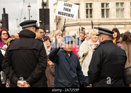 Londres, Royaume-Uni.29 octobre 2019.Les militants pro-Brexit en dehors du Parlement.Credit: Joe Kuis / Alamy News Banque D'Images