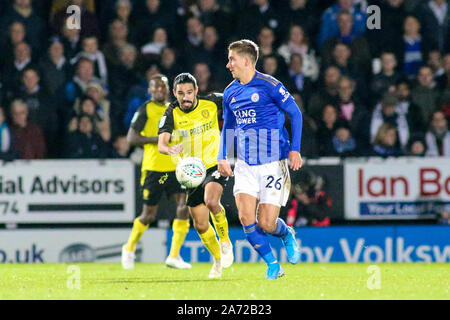 Burton upon Trent, Royaume-Uni. 29 Oct, 2019. Dennis Praet de Leicester City (26) s'exécute avec le ballon lors de l'EFL Carabao coupe de 16 Correspondance entre Burton Albion et Leicester City au stade de Pirelli, Burton upon Trent, en Angleterre. Photo par Mick Haynes. Usage éditorial uniquement, licence requise pour un usage commercial. Aucune utilisation de pari, de jeux ou d'un seul club/ligue/dvd publications. Credit : UK Sports Photos Ltd/Alamy Live News Banque D'Images