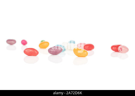 Lot de jelly bean candy isolé sur fond blanc Banque D'Images