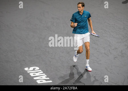 Paris. 29 Oct, 2019. Daniil Medvedev de la Russie réagit au cours du deuxième tour contre Viktor Troicki de la France à la Rolex Paris Masters 1000 tenue à l'Aréna AccorHotels à Paris, France le 29 octobre 2019. Credit : Aurelien Morissard/Xinhua/Alamy Live News Banque D'Images