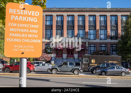 Parking réservé à l'inscription Worcester Art Museum à Worcester, MA Banque D'Images