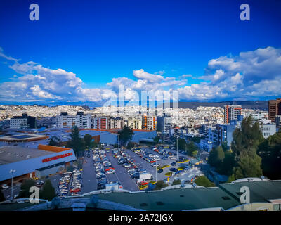 Quito, Équateur, 25 Octobre 2019 : Panorama de Quito, Équateur du volcan Pichincha. Banque D'Images