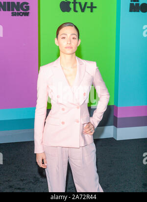 New York, NY - 28 octobre 2019 : Emmy Rossum portant poursuite par Altuzarra assiste à la première mondiale de "l'Apple TV Le Matin Show' au Lincoln Center Hall David Geffen Banque D'Images