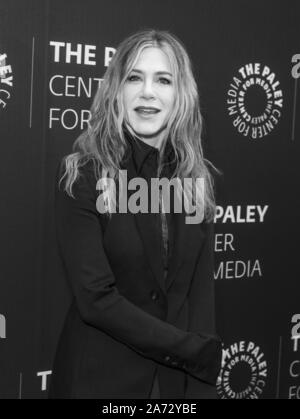 New York, États-Unis. 29 Oct, 2019. Jennifer Aniston robe porter par Madison Margiela, blazer par Rick Owen assiste à PaleyLive NY : Apple TV le matin avant le dépistage à Paley Center for Media (photo de Lev Radin/Pacific Press) Credit : Pacific Press Agency/Alamy Live News Banque D'Images