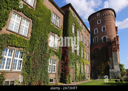 Cracovie. Cracovie. La Pologne. Château royal de Wawel, sur la colline de Wawel. Sandomierska Baszta Tower, une partie de la fortification du château. Banque D'Images