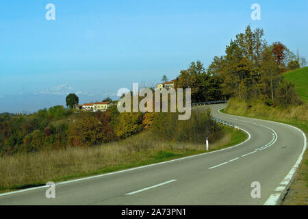 Marsaglia et les magnifiques paysages de la Langhe piémontaises en automne Banque D'Images