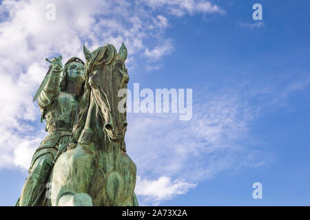 Monument de Jeanne d'Arc (Joan of Arc) sur la Place du Martroi dans le centre de Orleans en France Banque D'Images