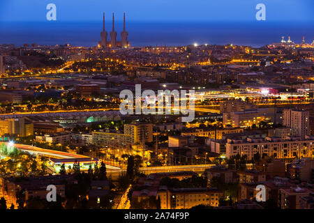 Vue aérienne de Barcelone en automne soir lumineux Banque D'Images