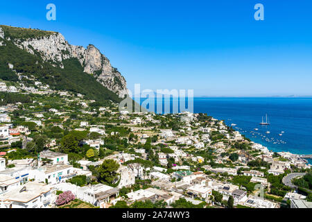 Superbe vue panoramique sur Capri, l'un des plus populaires et destination touristique de luxe dans le sud de l'Italie Banque D'Images