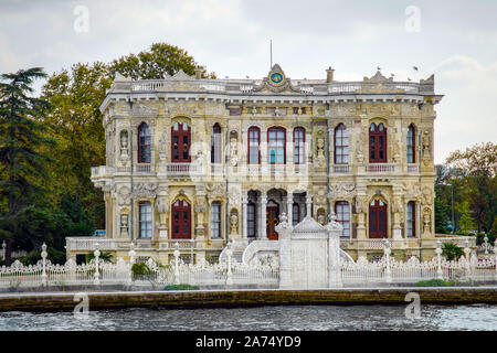 Palais de Küçksu, de style baroque, sur la rive asiatique du détroit du Bosphore, Istanbul, Turquie. Banque D'Images