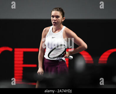 Shenzhen, la province chinoise du Guangdong. 30Th Oct, 2019. De la Roumanie : Simona réagit au cours de la féministe des célibataires round robin Elina Svitolina match contre de l'Ukraine à la finale du tournoi WTA de tennis à Shenzhen, province du Guangdong en Chine du sud, le 30 octobre 2019. Credit : Liang Xu/Xinhua/Alamy Live News Banque D'Images