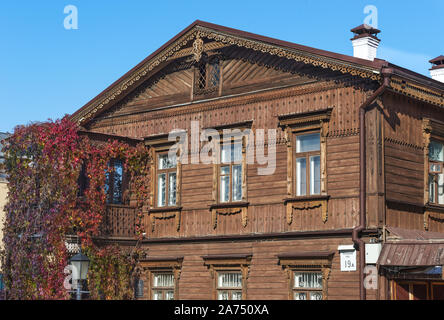 Kiev, Ukraine - le 14 octobre 2019 : Saint Andrew's Descent (littéralement : Andrew's Descent) est un bâtiment résidentiel en bois du 19e siècle, une culture Banque D'Images