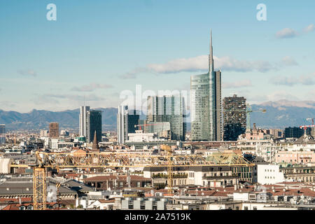 Milan (Italie) avec des toits de gratte-ciel modernes dans le quartier des affaires de Porta Nuova. Vue panoramique de Milano City. Paysage italien. Banque D'Images