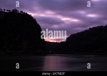 Loreley Rock à l'aube, Rhénanie, Allemagne Banque D'Images