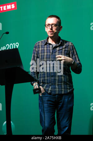 Pete Etchells, psychologue à l'Université de Bath Spa, parler de "jeux vidéo sont mauvais pour nous ?', sur le stade de la technologie, au New Scientist Live 2019 Banque D'Images