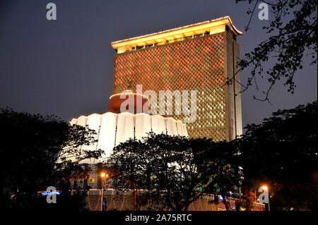 Mumbai, Maharashtra, Inde, Asie du Sud-Est - Journée de la République de l'Assemblée législative de l'éclairage allumé sur la Vidhan Sabha indien du Tricolor Banque D'Images