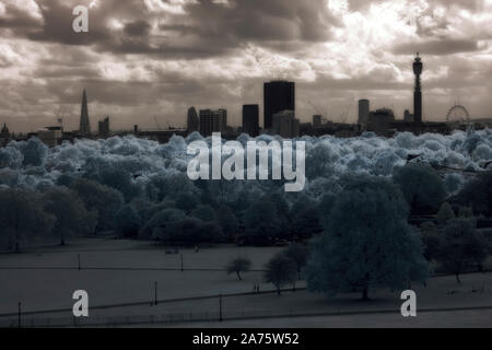 Image infrarouge - vue de la ville de Primrose Hill à Londres - Angleterre - Royaume-Uni Banque D'Images