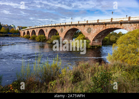 Smeaton's Bridge. Le vieux pont sur la rivière Tay à Perth. Banque D'Images