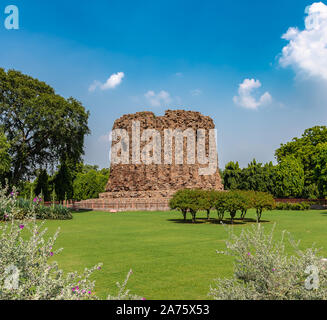 Structure incomplète de l'ALAI MINAR .la construction de ce monument a été planifié par le sultan de Delhi Alauddin Khilji (de la dynastie Khilji) à l'intérieur e Banque D'Images