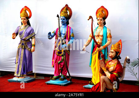 Mumbai, Maharashtra, Inde, Asie du sud-est -déc. 18, 2011 : Statue de Seigneur Rama, Laxman, Sita et Hanuman dévot du dieu Rama à Banganga Banque D'Images