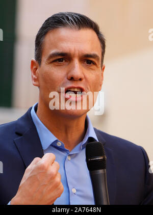 Palma, Espagne. 30Th Oct, 2019. Pedro Sanchez, Premier ministre espagnol et candidat du parti au pouvoir, le PSOE participe à une réunion de pré-campagne. Credit : Clara Margais/dpa/Alamy Live News Banque D'Images