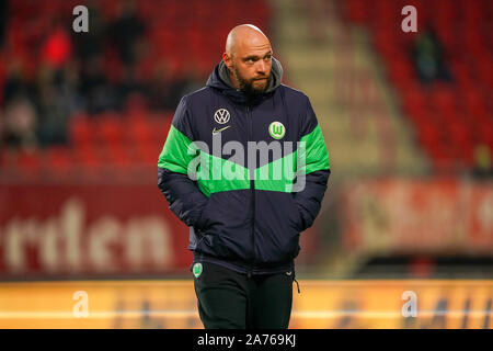 ENSCHEDE, Pays-Bas - le 30 octobre : Stephan Lerch Manager de Vfl Wolfsburg en avant de l'UEFA Women's Champions League match de football entre le FC Twente et Vfl Wolfsburg au De Grolsch Veste (FC Twente Stadium) le 30 octobre 2019 à Enschede, aux Pays-Bas (photo de Daniela Porcelli/SPP) Banque D'Images