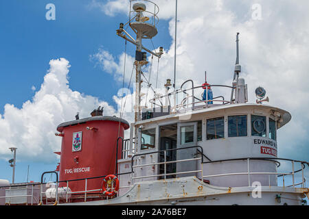 HAMILTON, Bermudes - Juillet 13, 2017 : Hamilton, dans les Bermudes sont un mélange de culture américaine et britannique. La Royal Naval Dockyard allie modernité attracti Banque D'Images