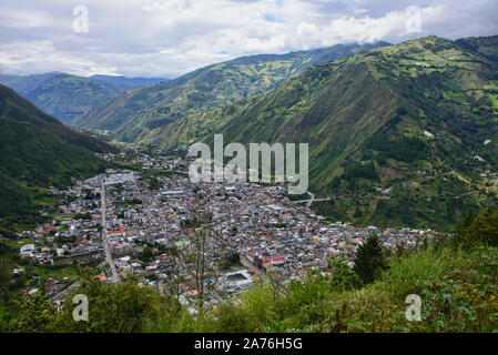 Vue de la ville de Baños de Agua Santa, Equateur Banque D'Images