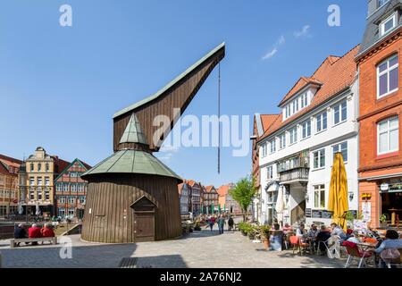 Grue grue portuaire, pédale en fonction de Lunebourg, modèle historique port hanséatique, le marché aux poissons, Stade, Basse-Saxe, Allemagne Banque D'Images