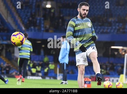 Londres, Angleterre - le 8 décembre 2018 : Bernardo Silva de ville en photo avant la Premier League 2018/19 match entre Chelsea et Manchester City à Stamford Bridge. Banque D'Images